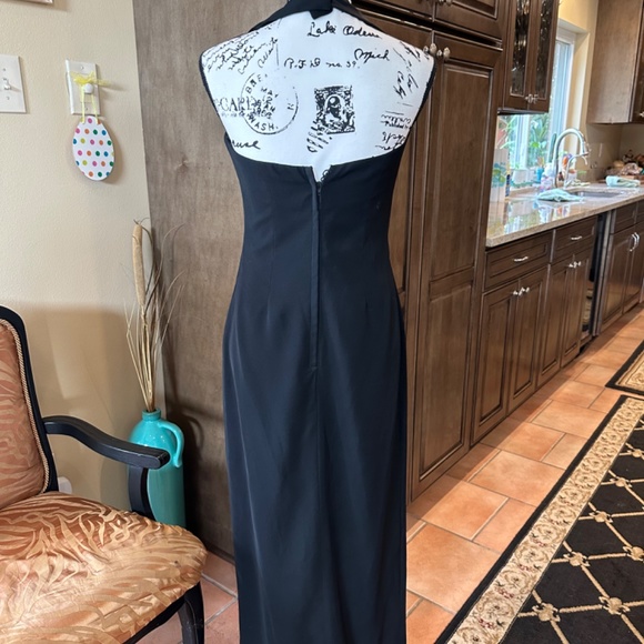 🔥🔥HOT Formal Dress with Beading around Halter Neckline-Excellent Condition!! - Picture 6 of 8